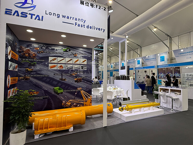 EASTAI large-scale trade show booth displaying hydraulic components